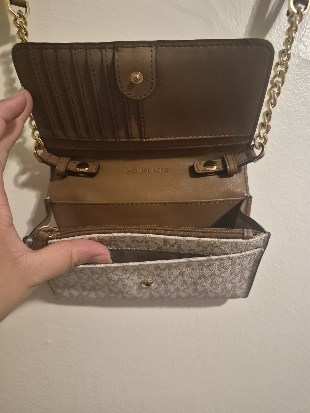 Michael Kors Signature Crossbody Wallet - Light Gray & Gold - Picture 5 of 6